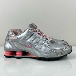 8.5 Nike Women’s Shox NZ Metallic Silver & Pink Athletic Training Shoes Size 8.5